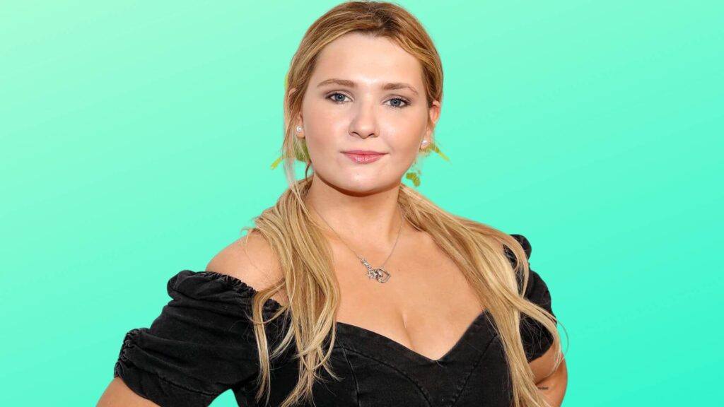 Abigail Breslin Biography, Wiki, Height, Weight, Age, Husband, Boyfriend, Family, Net Worth, Career & Many More