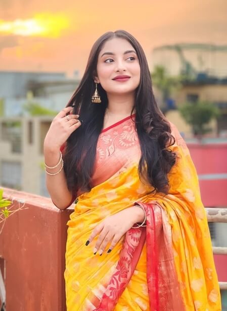 Nusrat Jahan Ontora HD Saree Pic