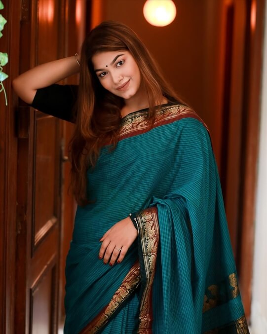 Parsa Evana Saree Pictures